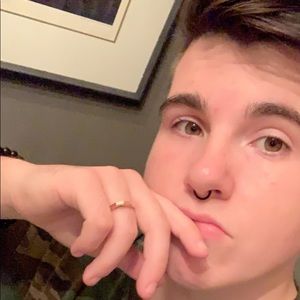 Meet your Posher, Chloe